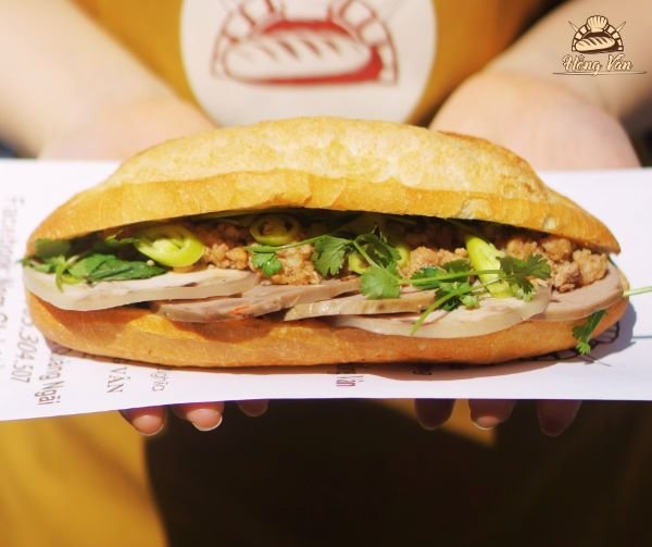 banh-mi-quang-ngai-hong-van-1