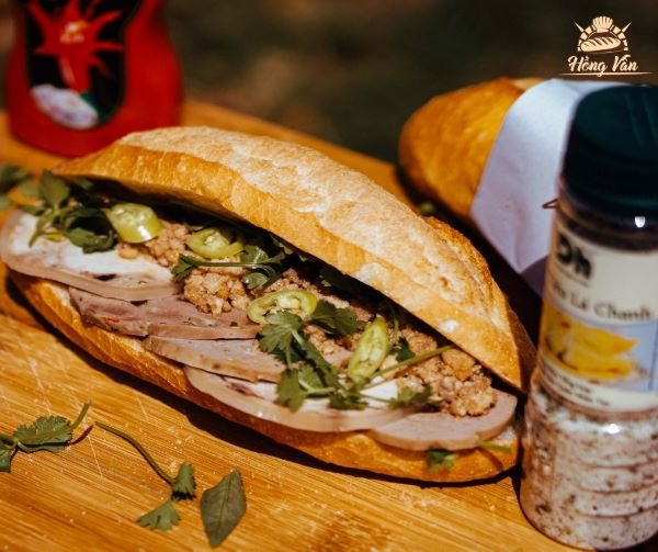 banh-mi-quang-ngai-hong-van-2