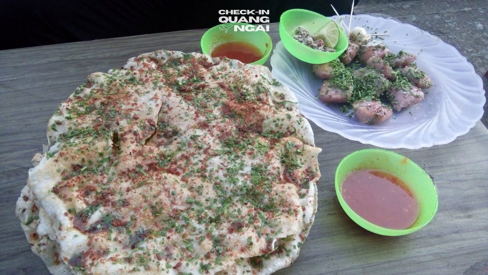 Bánh tráng mắm ruốc Quảng Ngãi