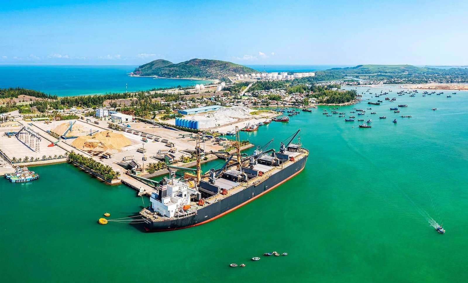 Biển Dung Quất – Sự kết hợp giữa thiên nhiên và hiện đại