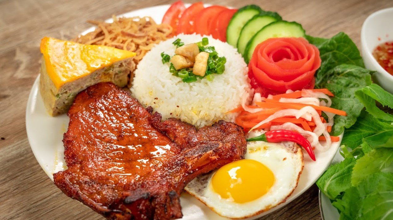 Cơm sườn Quảng Ngãi mang hương vị đậm đà khiến thực khách sẽ phải nhớ về khi ăn