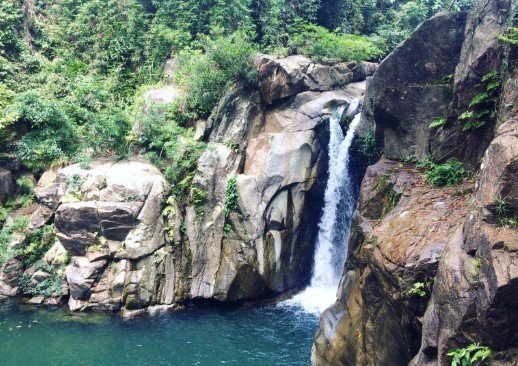 Vẻ đẹp hoang sơ của thác Lũng Ồ Quảng Ngãi